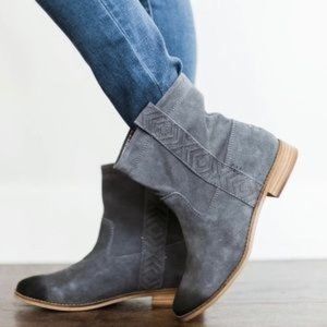 TOMS  Gray/Blue  Castlerock Suede Boots 7.5